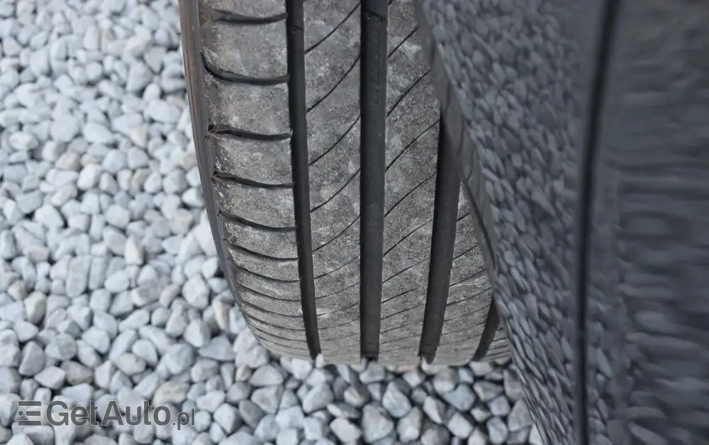 PEUGEOT 3008 HDi 115 Allure