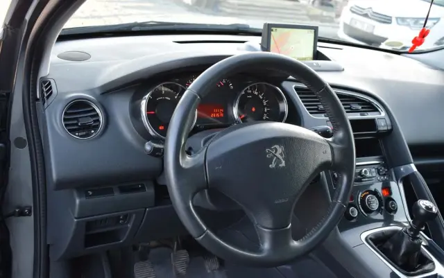 PEUGEOT 3008 HDi 115 Allure