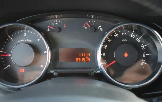 PEUGEOT 3008 HDi 115 Allure