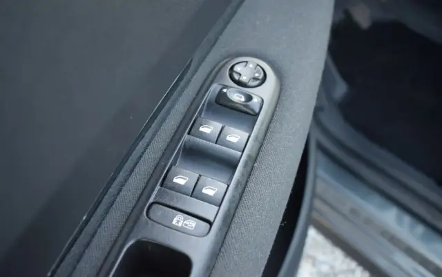 PEUGEOT 3008 HDi 115 Allure