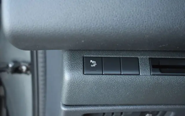 PEUGEOT 3008 HDi 115 Allure