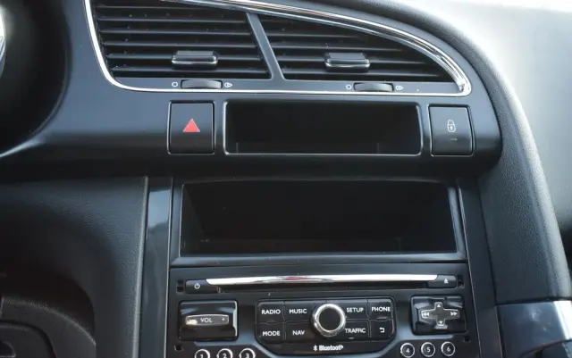 PEUGEOT 3008 HDi 115 Allure