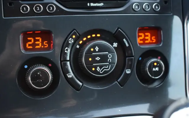 PEUGEOT 3008 HDi 115 Allure