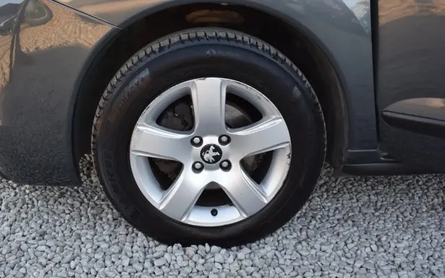 PEUGEOT 3008 HDi 115 Allure