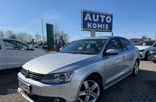 VOLKSWAGEN Jetta 