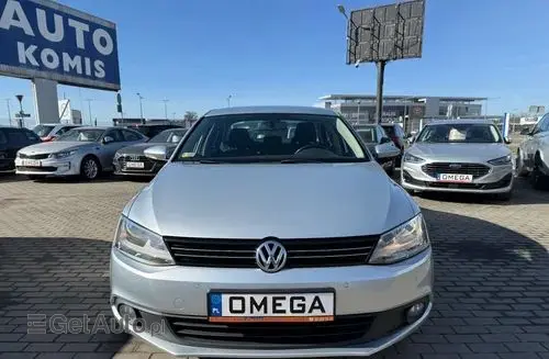 VOLKSWAGEN Jetta 