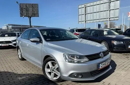VOLKSWAGEN Jetta 