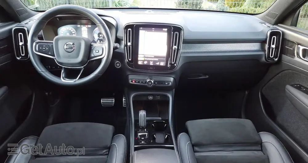 VOLVO XC 40 T5 Recharge DKG Plus Dark