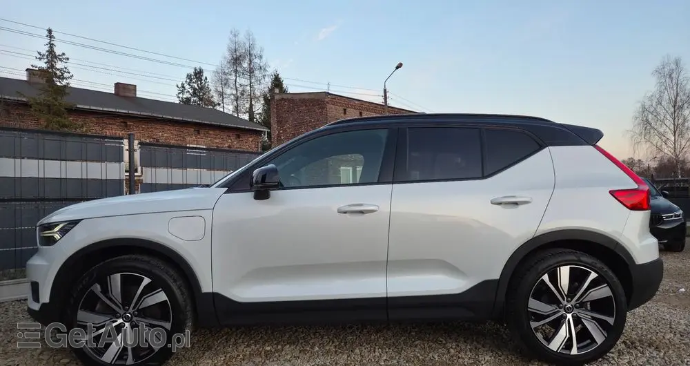 VOLVO XC 40 T5 Recharge DKG Plus Dark