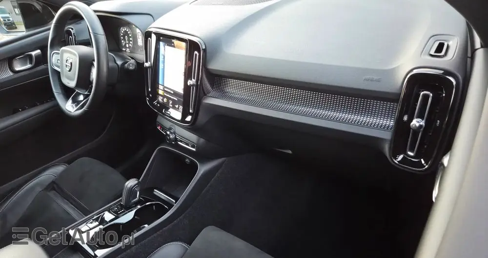 VOLVO XC 40 T5 Recharge DKG Plus Dark