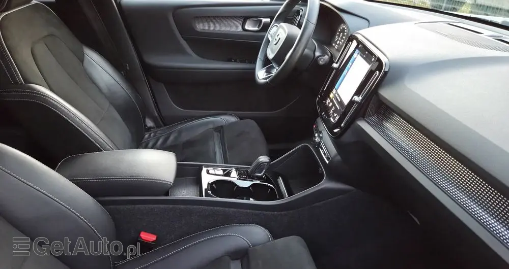 VOLVO XC 40 T5 Recharge DKG Plus Dark