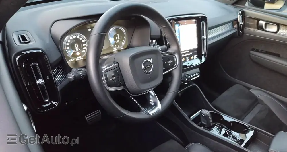 VOLVO XC 40 T5 Recharge DKG Plus Dark