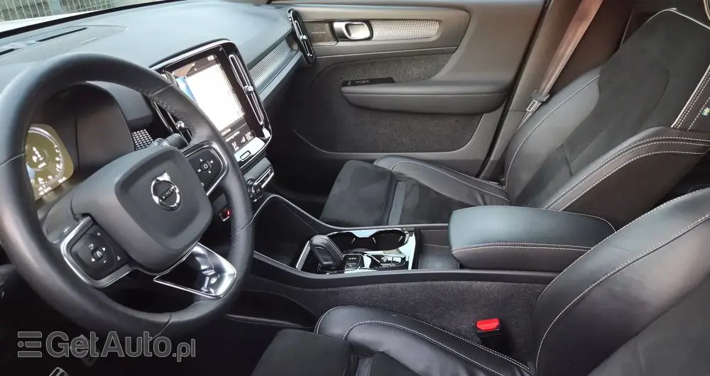 VOLVO XC 40 T5 Recharge DKG Plus Dark