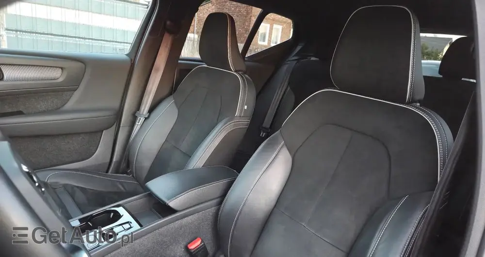 VOLVO XC 40 T5 Recharge DKG Plus Dark