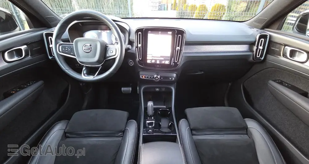 VOLVO XC 40 T5 Recharge DKG Plus Dark