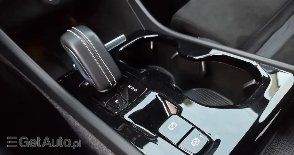 VOLVO XC 40 T5 Recharge DKG Plus Dark