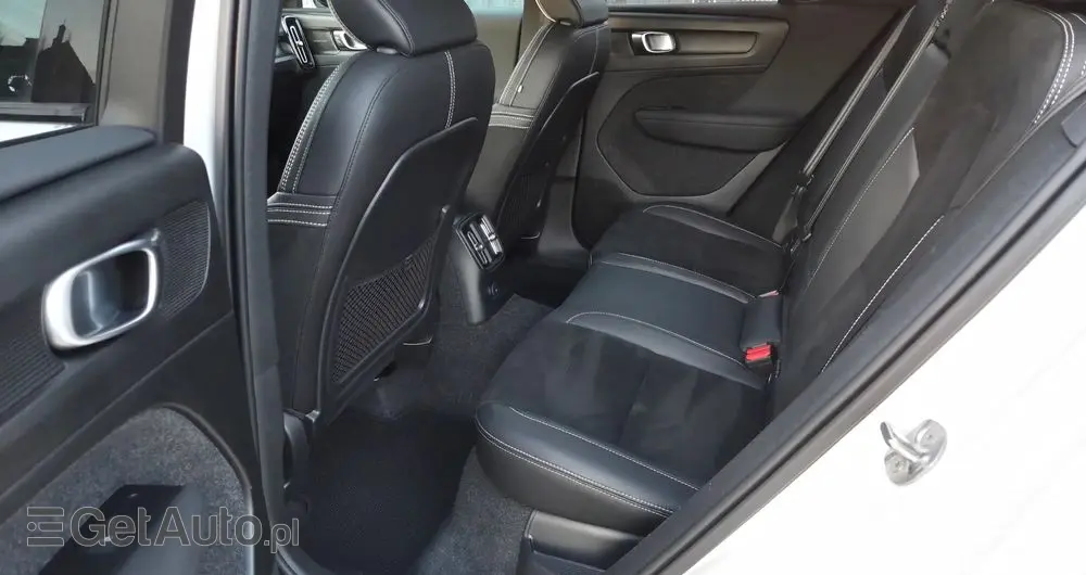 VOLVO XC 40 T5 Recharge DKG Plus Dark