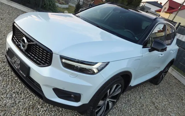 VOLVO XC 40 T5 Recharge DKG Plus Dark