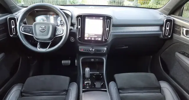 VOLVO XC 40 T5 Recharge DKG Plus Dark