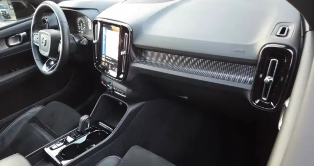 VOLVO XC 40 T5 Recharge DKG Plus Dark