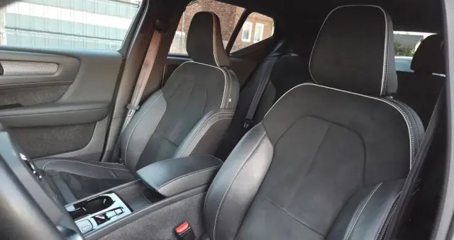 VOLVO XC 40 T5 Recharge DKG Plus Dark