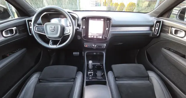 VOLVO XC 40 T5 Recharge DKG Plus Dark