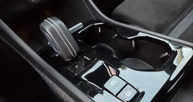 VOLVO XC 40 T5 Recharge DKG Plus Dark