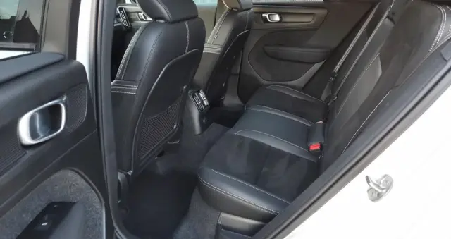 VOLVO XC 40 T5 Recharge DKG Plus Dark