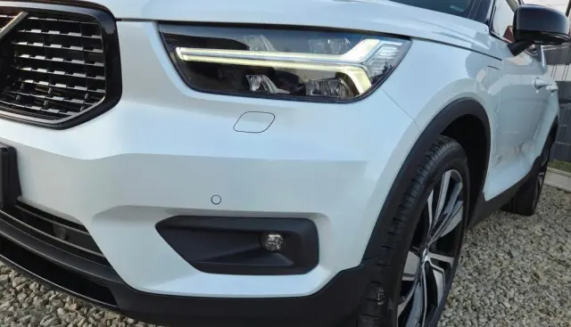 VOLVO XC 40 T5 Recharge DKG Plus Dark