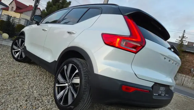 VOLVO XC 40 T5 Recharge DKG Plus Dark