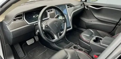 TESLA Model S 