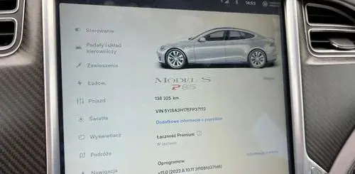 TESLA Model S 