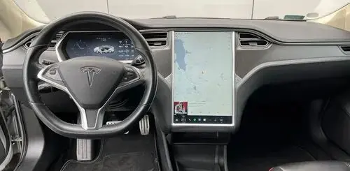TESLA Model S 