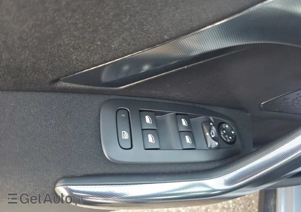 PEUGEOT 2008 PureTech 82 Allure