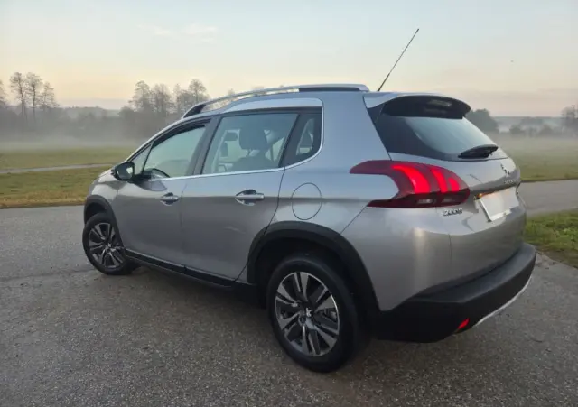 PEUGEOT 2008 PureTech 82 Allure