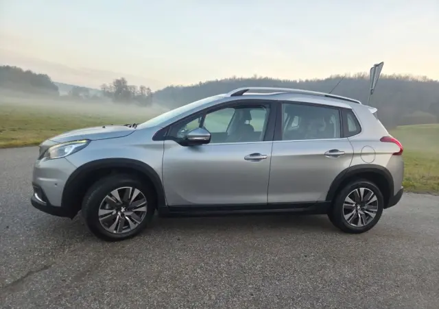 PEUGEOT 2008 PureTech 82 Allure