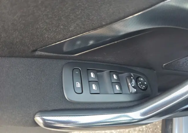 PEUGEOT 2008 PureTech 82 Allure