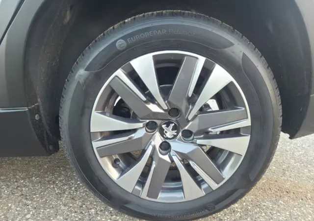 PEUGEOT 2008 PureTech 82 Allure