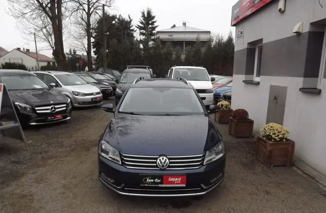 VOLKSWAGEN Passat 