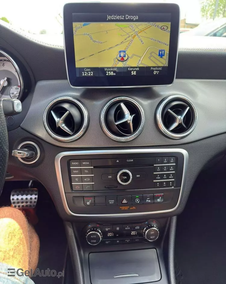 MERCEDES-BENZ CLA Shooting Brake 220 (CDI) d 4Matic 7G-DCT Orange Art Edition