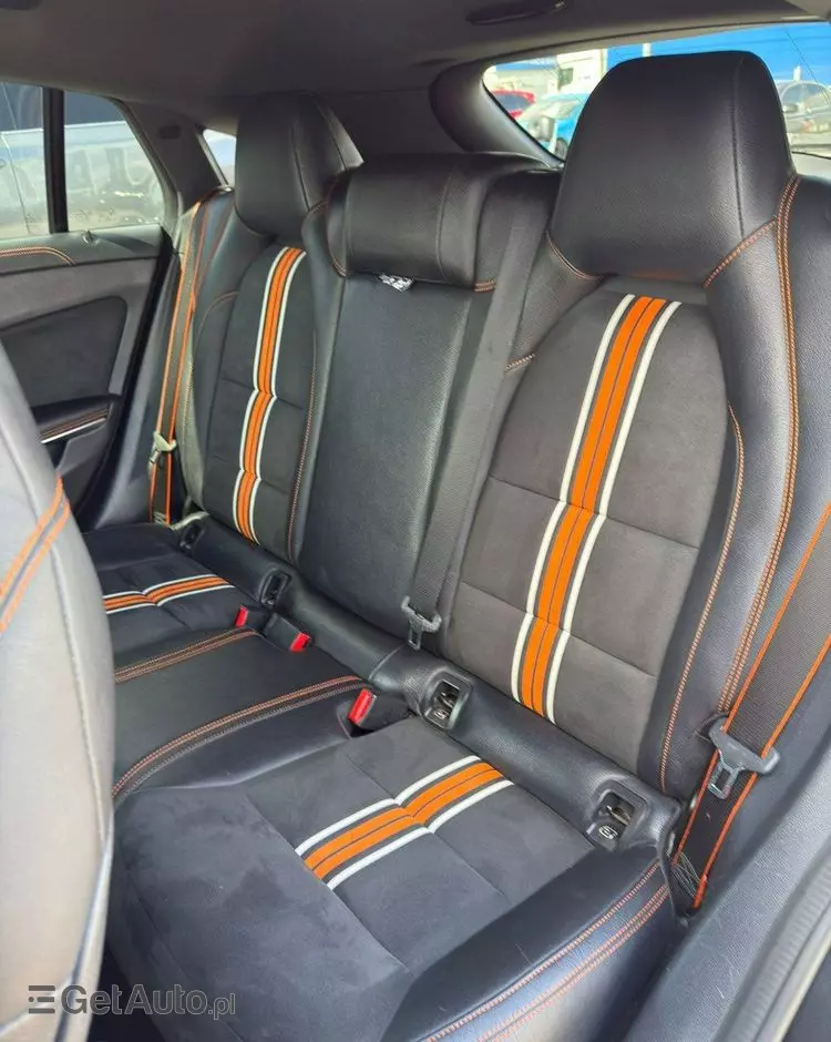 MERCEDES-BENZ CLA Shooting Brake 220 (CDI) d 4Matic 7G-DCT Orange Art Edition
