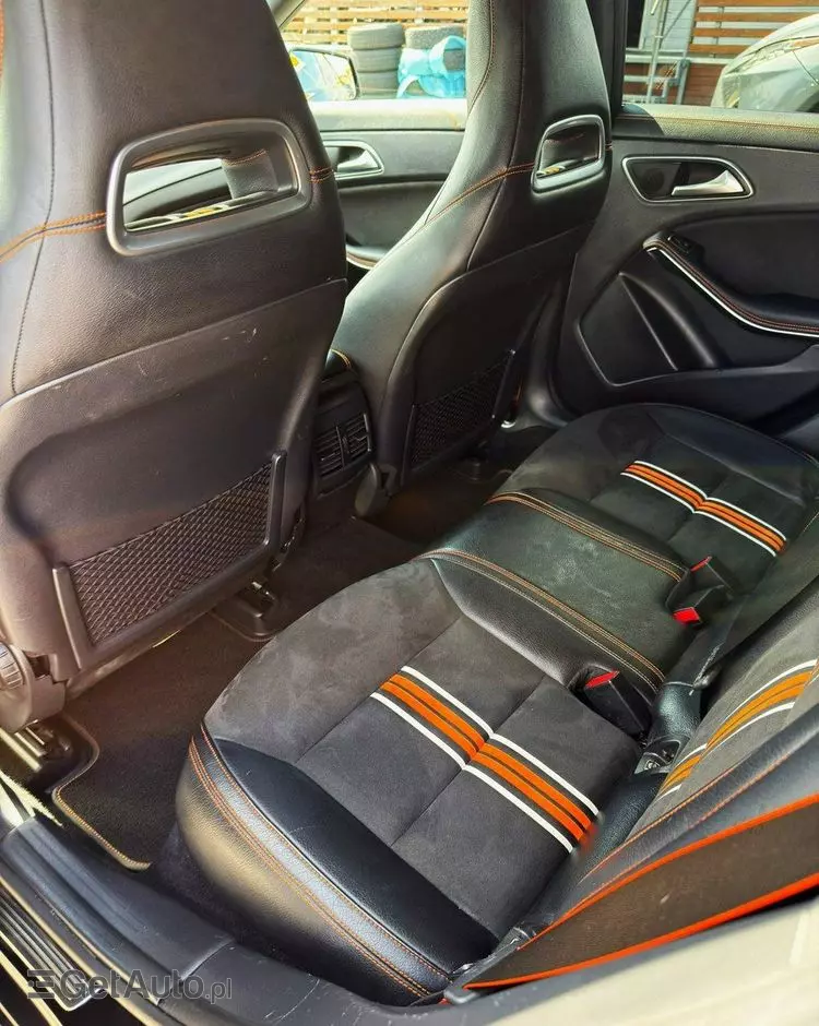 MERCEDES-BENZ CLA Shooting Brake 220 (CDI) d 4Matic 7G-DCT Orange Art Edition