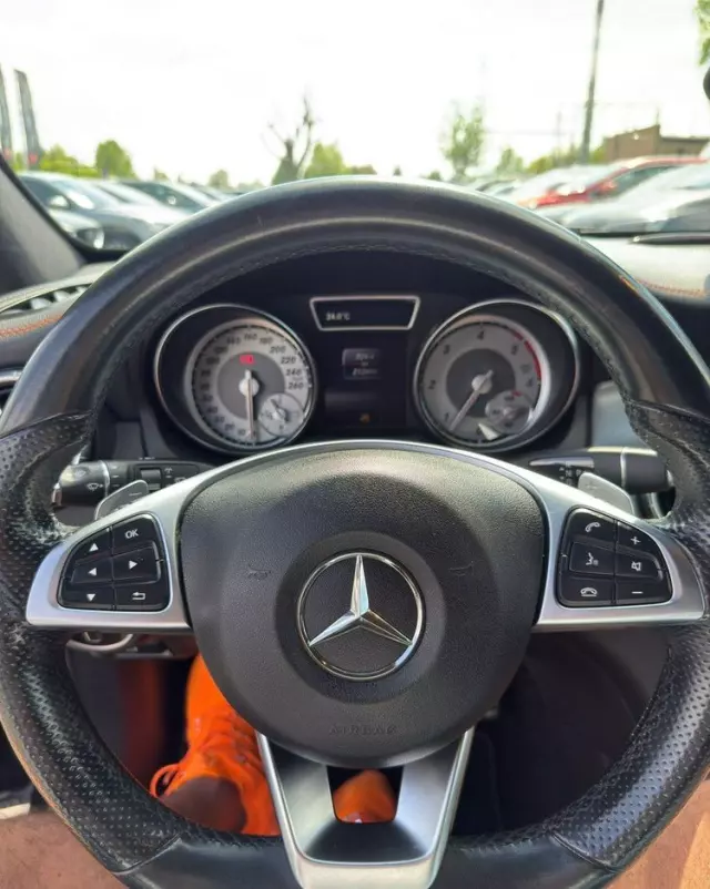 MERCEDES-BENZ CLA Shooting Brake 220 (CDI) d 4Matic 7G-DCT Orange Art Edition