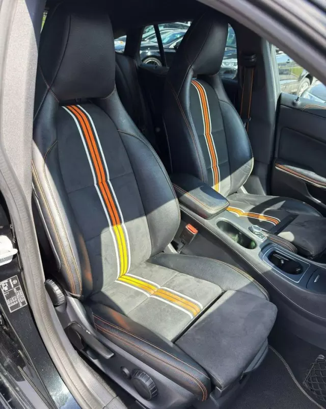 MERCEDES-BENZ CLA Shooting Brake 220 (CDI) d 4Matic 7G-DCT Orange Art Edition