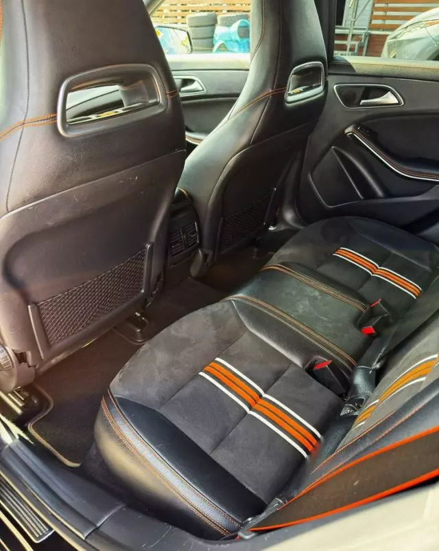 MERCEDES-BENZ CLA Shooting Brake 220 (CDI) d 4Matic 7G-DCT Orange Art Edition