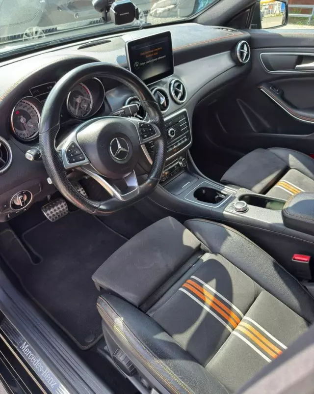 MERCEDES-BENZ CLA Shooting Brake 220 (CDI) d 4Matic 7G-DCT Orange Art Edition