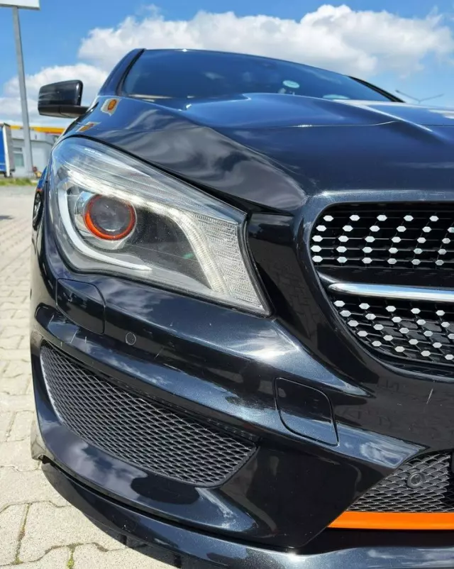 MERCEDES-BENZ CLA Shooting Brake 220 (CDI) d 4Matic 7G-DCT Orange Art Edition