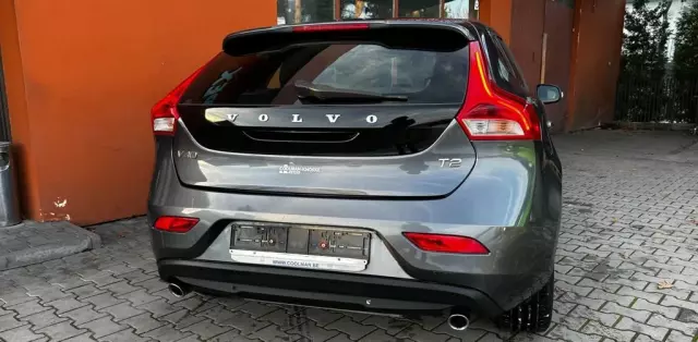 VOLVO V40 