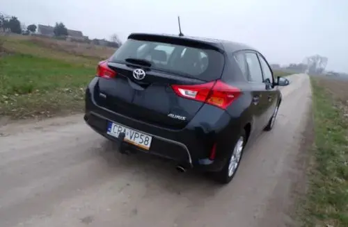 TOYOTA Auris 