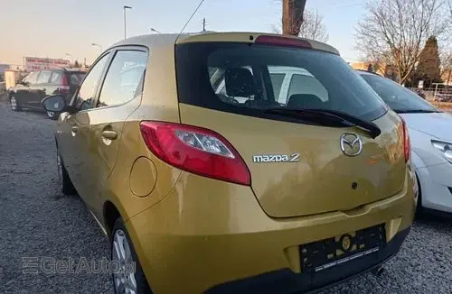 MAZDA 2 